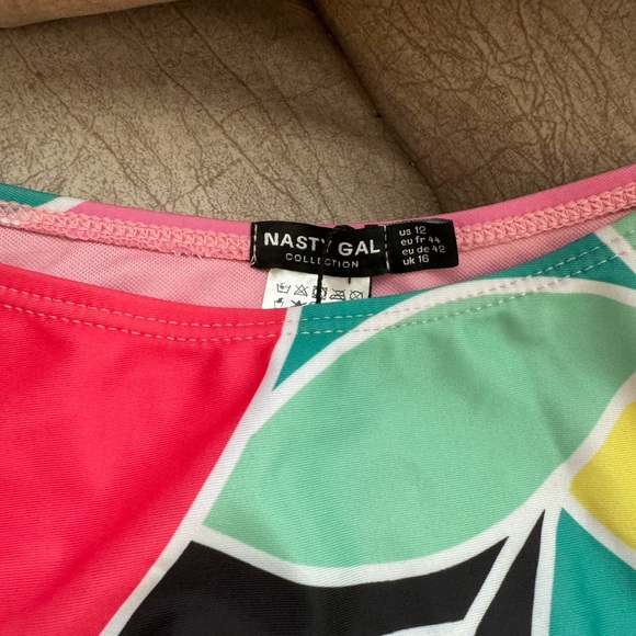 Bikini - Picture 3 of 4